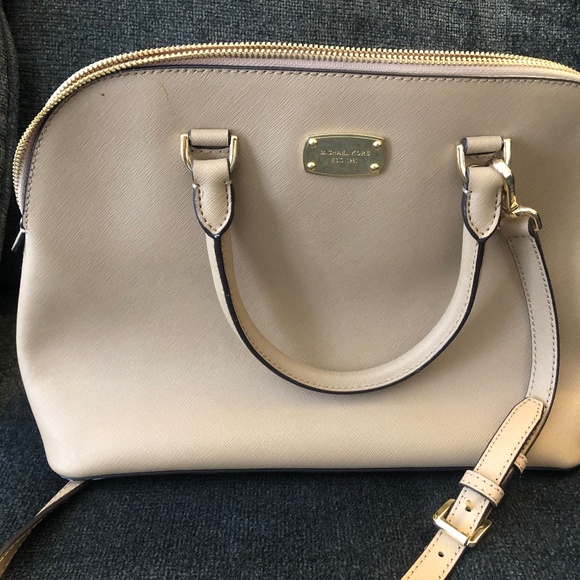 Michael Kors - Picture 1 of 4